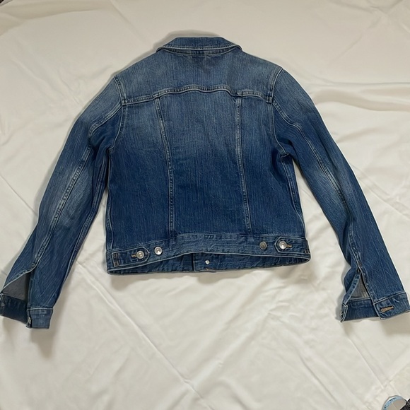 Classic Women’s Denim Jean Jacket - Picture 6 of 6
